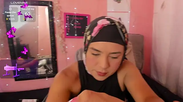 Snapshot of AliaAsad chatting on December 5, 2025, 12:25 pm AliaAsad online show from December 5, 2025, 12:25 pm