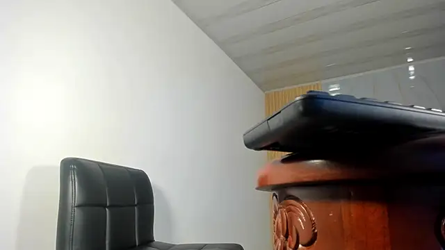 Snapshot of Keila_Mendoza chatting on February 11, 2026, 6:51 am Keila Mendoza online show from February 11, 2026, 6:51 am