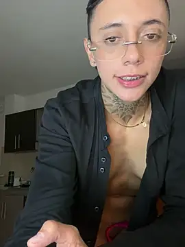 Snapshot of _PhillipBrown chatting on December 21, 2024, 4:46 pm PhillipBrown online show from December 21, 2024, 4:46 pm