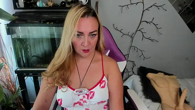 Snapshot of karen_mature69 chatting on September 14, 2025, 12:59 pm karen mature69 online show from September 14, 2025, 12:59 pm