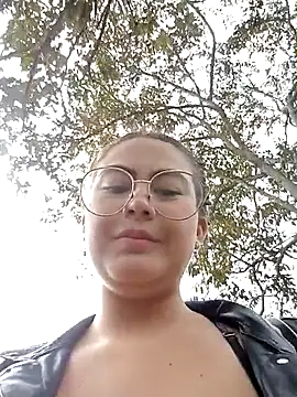 Snapshot of lara_moon25 chatting on October 5, 2025, 7:12 pm lara moon25 online show from October 5, 2025, 7:12 pm