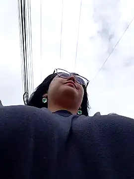 lara moon25 online show from November 28, 2025, 7:49 pm