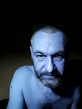 Snapshot of Andrzej-M chatting on September 17, 2025, 9:05 pm Andrzej-M online show from September 17, 2025, 9:05 pm