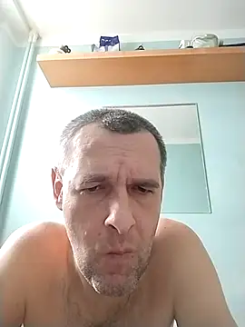 Snapshot of Andrzej-M chatting on November 23, 2025, 9:42 am Andrzej-M online show from November 23, 2025, 9:42 am