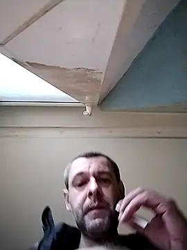 Snapshot of Andrzej-M chatting on November 25, 2025, 1:33 pm Andrzej-M online show from November 25, 2025, 1:33 pm