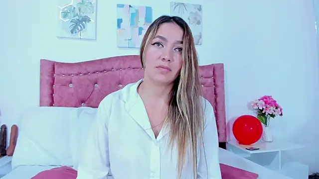 Mia Malkovaa  online show from January 18, 2025, 4:10 pm