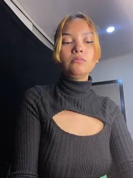 Snapshot of baby_lizy chatting on February 20, 2025, 12:30 am baby lizy online show from February 20, 2025, 12:30 am