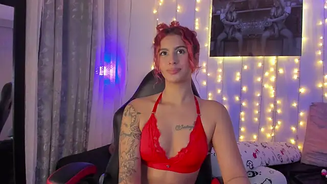 Snapshot of Sophiee_Hill chatting on December 21, 2024, 8:50 am Sophiee Hill online show from December 21, 2024, 8:50 am