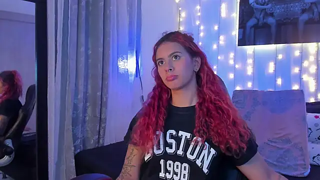 Snapshot of Sophiee_Hill chatting on December 26, 2024, 10:48 am Sophiee Hill online show from December 26, 2024, 10:48 am