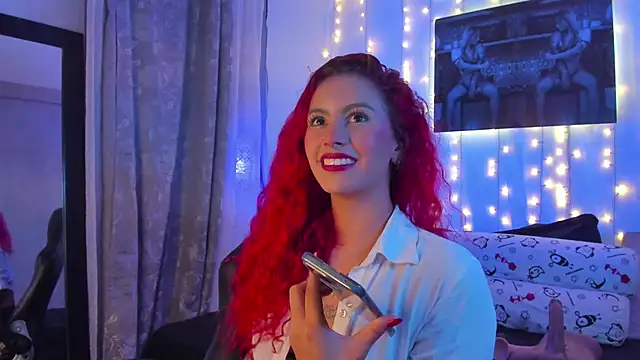 Snapshot of Sophiee_Hill chatting on January 10, 2025, 4:33 am Sophiee Hill online show from January 10, 2025, 4:33 am