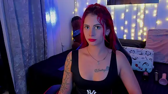 Snapshot of Sophiee_Hill chatting on January 14, 2025, 5:30 am Sophiee Hill online show from January 14, 2025, 5:30 am