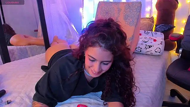 Snapshot of Sophiee_Hill chatting on March 5, 2025, 8:43 am Sophiee Hill online show from March 5, 2025, 8:43 am