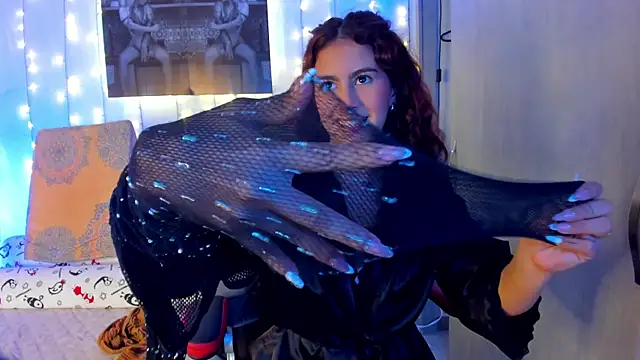 Snapshot of Sophiee_Hill chatting on March 18, 2025, 8:58 am Sophiee Hill online show from March 18, 2025, 8:58 am