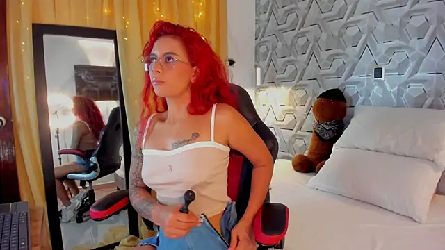 Snapshot of Sophiee_Hill chatting on October 25, 2025, 10:45 am Sophiee Hill online show from October 25, 2025, 10:45 am