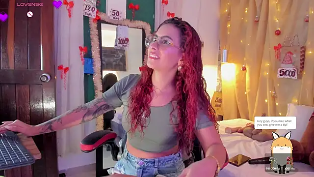 Snapshot of Sophiee_Hill chatting on December 21, 2025, 1:57 am Sophiee Hill online show from December 21, 2025, 1:57 am