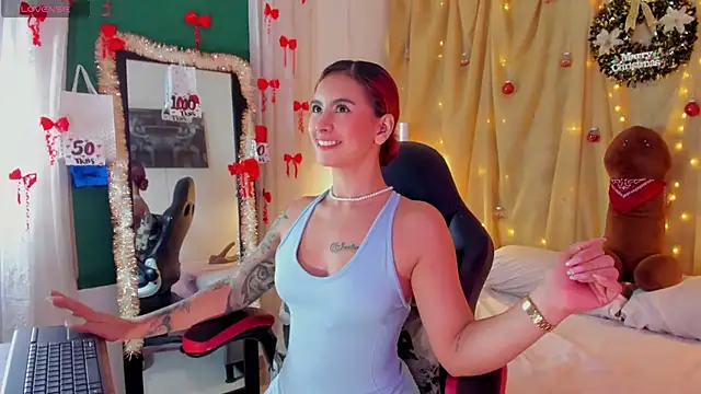 Snapshot of Sophiee_Hill chatting on January 7, 2026, 6:05 am Sophiee Hill online show from January 7, 2026, 6:05 am