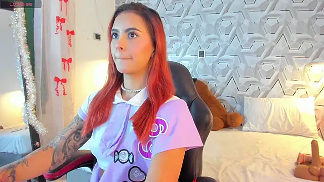 Snapshot of Sophiee_Hill chatting on February 2, 2026, 6:34 am Sophiee Hill online show from February 2, 2026, 6:34 am