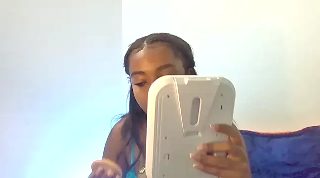 Snapshot of Behla_rouseh chatting on February 17, 2025, 11:02 am Behla rouseh online show from February 17, 2025, 11:02 am