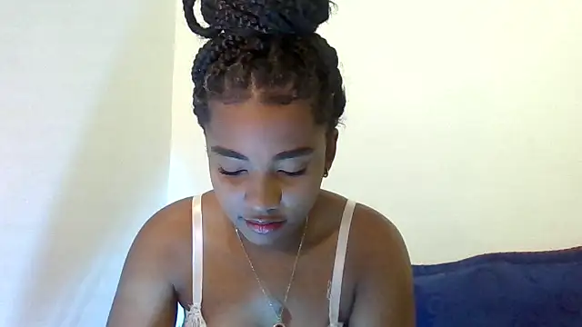 Snapshot of Behla_rouseh chatting on March 14, 2025, 10:05 pm Behla rouseh online show from March 14, 2025, 10:05 pm