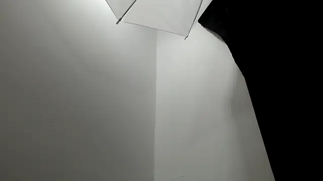 Snapshot of Kitten_Hot_ chatting on December 20, 2025, 8:21 am Kitten Hot online show from December 20, 2025, 8:21 am