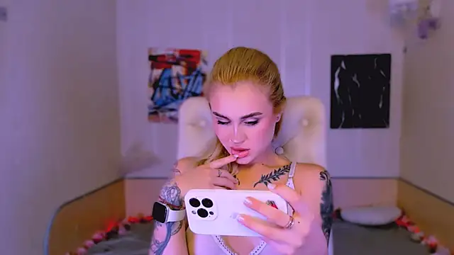  Ravenaa online show from December 17, 2025, 2:12 pm