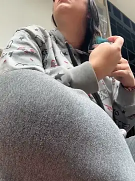 Snapshot of Soe_Lara chatting on December 18, 2025, 12:55 pm Soe Lara online show from December 18, 2025, 12:55 pm