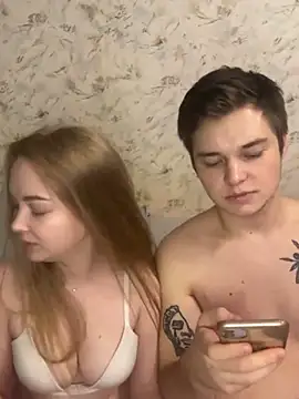 Snapshot of Family-Mm1 chatting on December 8, 2024, 2:19 pm Family-Mm1 online show from December 8, 2024, 2:19 pm