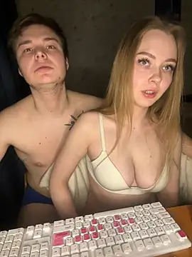 Snapshot of Family-Mm1 chatting on December 20, 2024, 9:17 pm Family-Mm1 online show from December 20, 2024, 9:17 pm