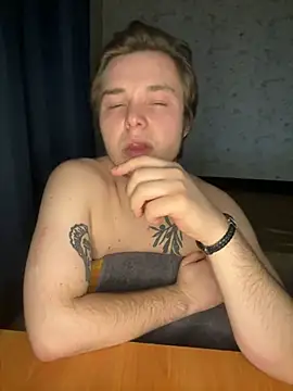 Snapshot of Family-Mm1 chatting on March 7, 2025, 12:37 am Family-Mm1 online show from March 7, 2025, 12:37 am