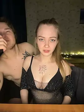 Snapshot of Family-Mm1 chatting on March 15, 2025, 4:02 am Family-Mm1 online show from March 15, 2025, 4:02 am