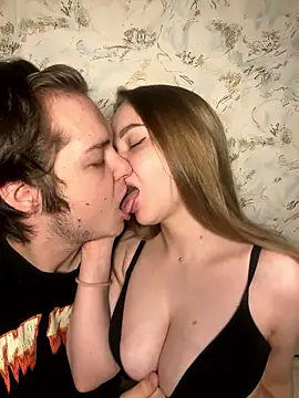 Snapshot of Family-Mm1 chatting on January 19, 2026, 6:39 am Family-Mm1 online show from January 19, 2026, 6:39 am