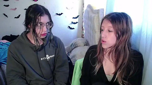 Snapshot of BRIAR_AND_BLAIR chatting on October 16, 2025, 6:53 pm BRIAR AND BLAIR online show from October 16, 2025, 6:53 pm