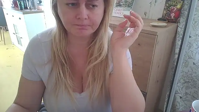 Meliss Official9 online show from November 20, 2025, 9:31 am