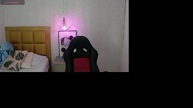Snapshot of MAGNOLEROY chatting on February 7, 2025, 7:49 pm MAGNOLEROY online show from February 7, 2025, 7:49 pm