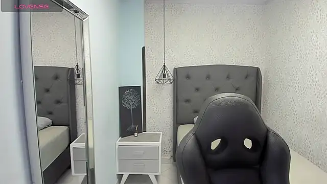 MAGNOLEROY online show from November 27, 2025, 12:29 pm