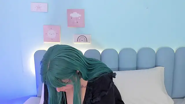 curvy rousi online show from November 18, 2025, 11:47 am