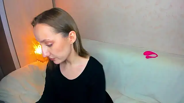 Snapshot of MelodyOfLovee chatting on February 4, 2026, 11:31 pm MelodyOfLovee online show from February 4, 2026, 11:31 pm