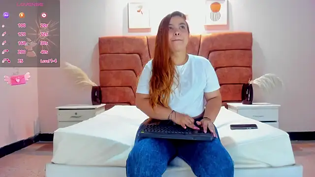 MAHIASMITH13 online show from January 3, 2025, 1:14 pm