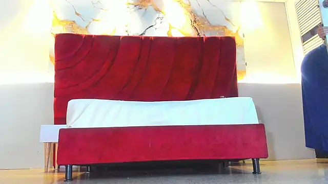 MAISE HILL1 online show from September 10, 2025, 1:11 pm