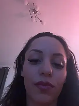 Chiara0102 online show from May 18, 2026, 8:03 pm