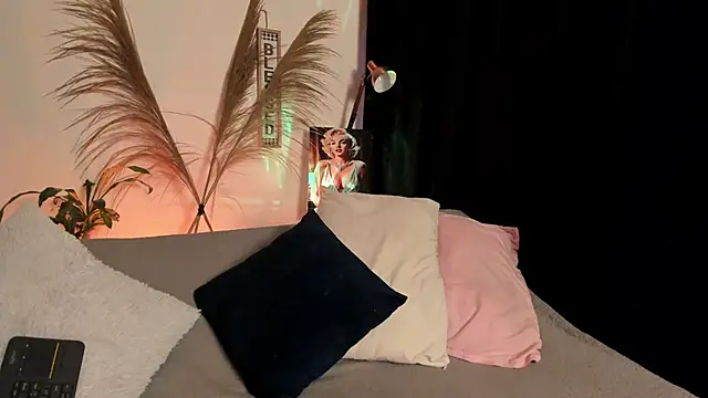 Serenity Day online show from November 3, 2025, 10:42 pm