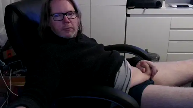 Snapshot of VSteph chatting on December 18, 2025, 11:00 pm VSteph online show from December 18, 2025, 11:00 pm