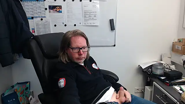 Snapshot of VSteph chatting on February 3, 2026, 12:10 pm VSteph online show from February 3, 2026, 12:10 pm