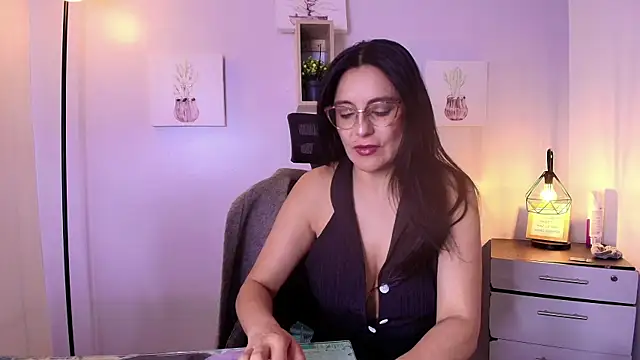 Snapshot of Zuzana21 chatting on April 6, 2026, 12:39 pm Zuzana21 online show from April 6, 2026, 12:39 pm