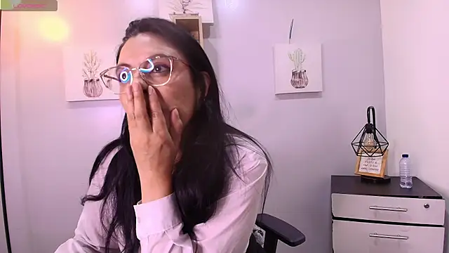 Snapshot of Zuzana21 chatting on April 16, 2026, 12:39 pm Zuzana21 online show from April 16, 2026, 12:39 pm