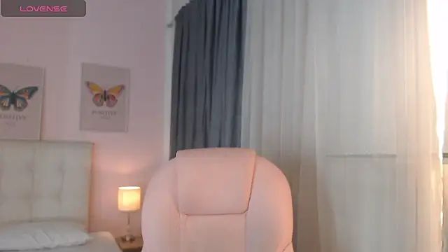 Snapshot of liss_black chatting on February 15, 2025, 3:39 pm liss black online show from February 15, 2025, 3:39 pm