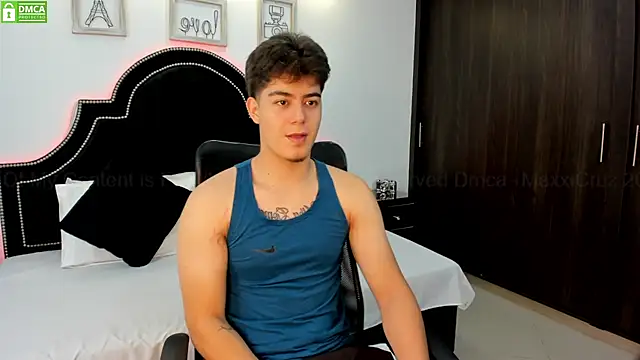 MaxxiCruz online show from March 23, 2025, 1:31 am