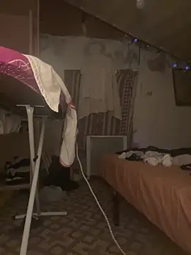 Snapshot of Yasmine47 chatting on September 30, 2025, 3:33 am Yasmine47 online show from September 30, 2025, 3:33 am