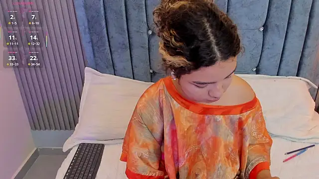 pretty sunlight  online show from July 18, 2026, 9:29 pm