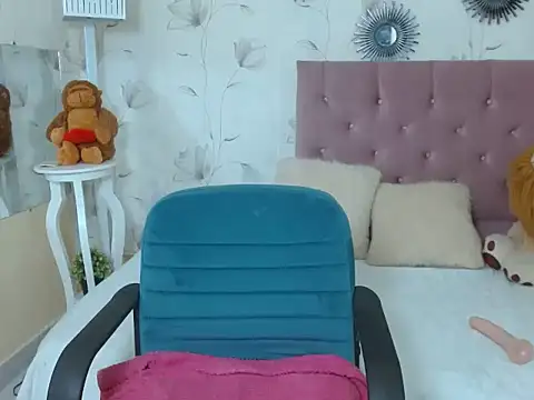 madisson smalltits online show from January 28, 2025, 12:32 pm